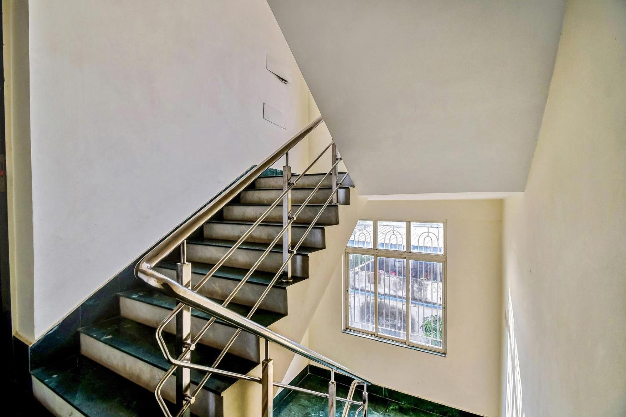 Capital O Kabita Guest House Near Acropolis Mall コルカタ エクステリア 写真