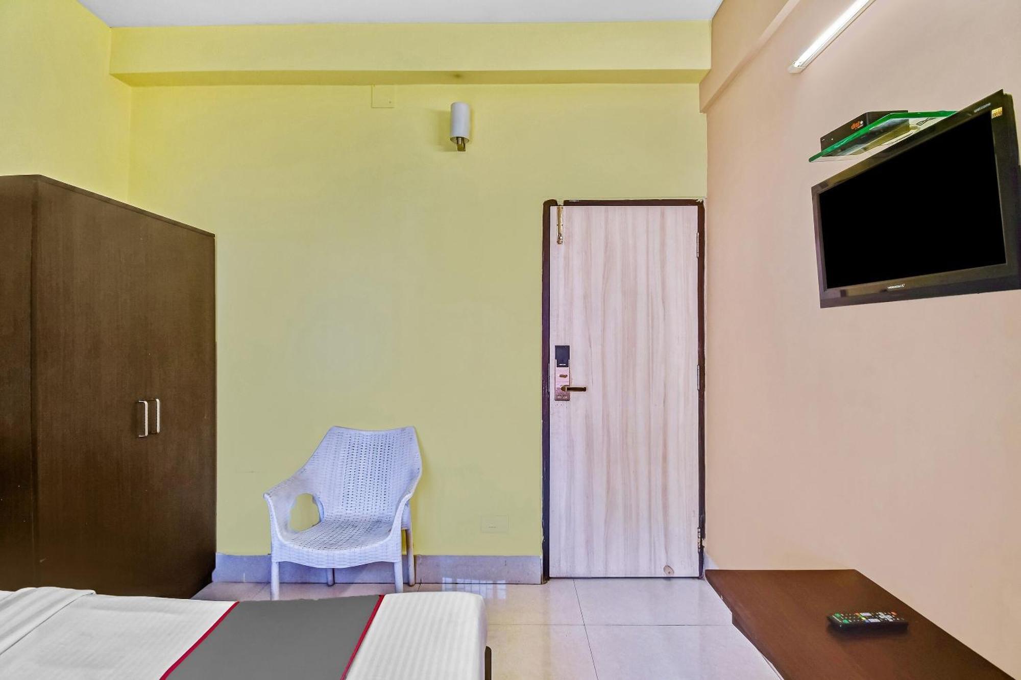 Capital O Kabita Guest House Near Acropolis Mall コルカタ エクステリア 写真
