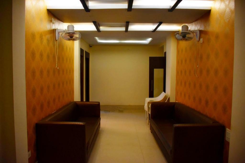 Capital O Kabita Guest House Near Acropolis Mall コルカタ エクステリア 写真