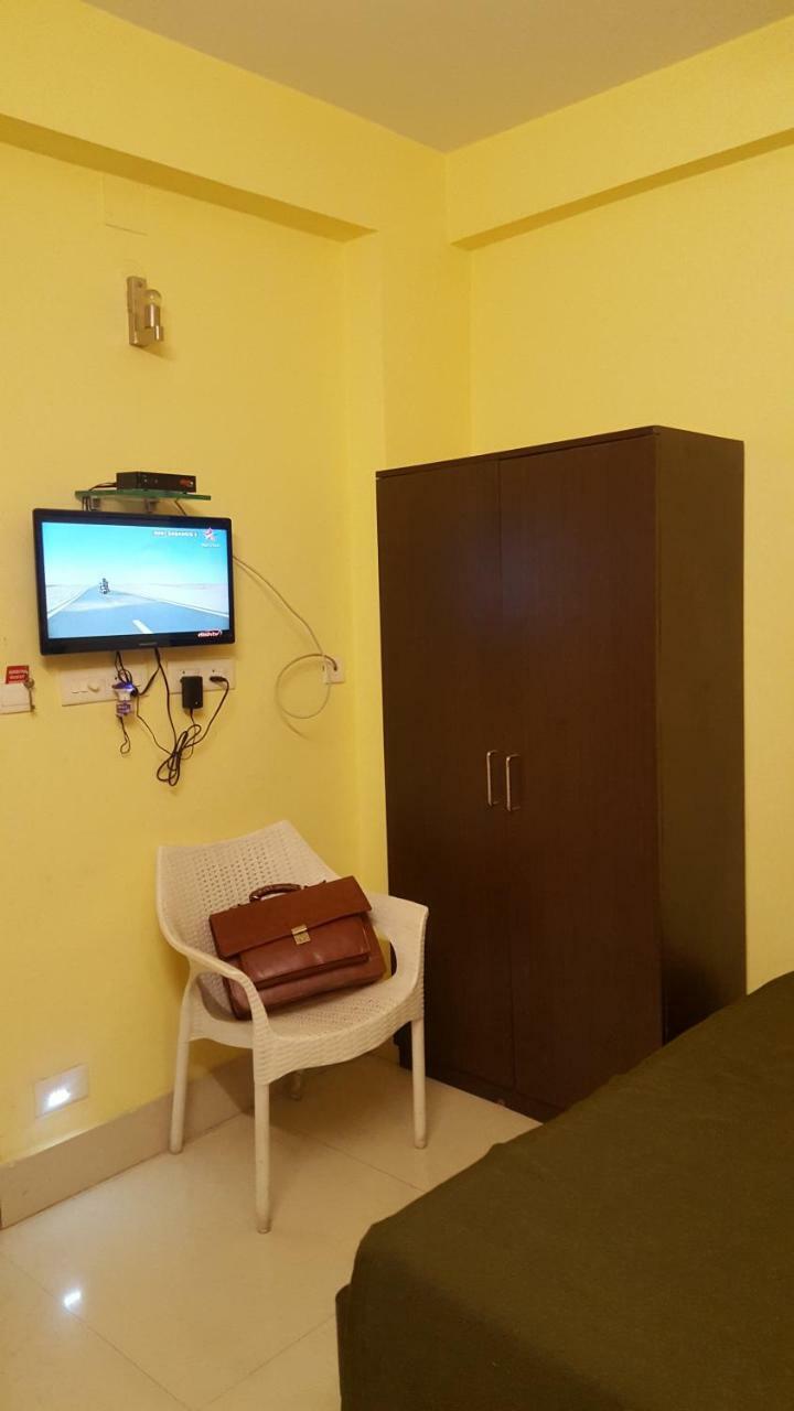Capital O Kabita Guest House Near Acropolis Mall コルカタ エクステリア 写真