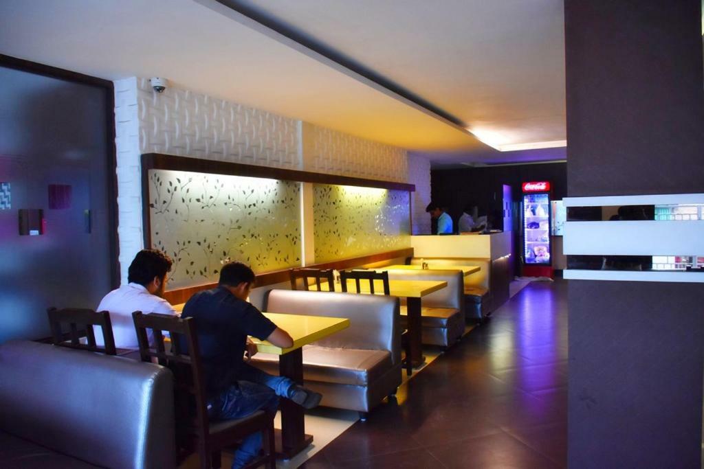 Capital O Kabita Guest House Near Acropolis Mall コルカタ エクステリア 写真