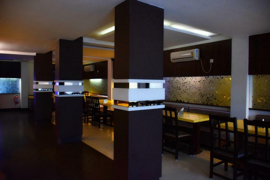 Capital O Kabita Guest House Near Acropolis Mall コルカタ エクステリア 写真
