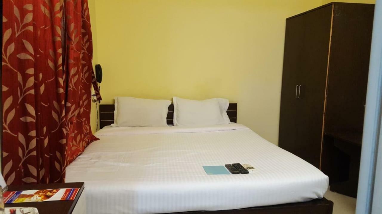 Capital O Kabita Guest House Near Acropolis Mall コルカタ エクステリア 写真